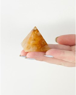 Pirâmide Quartzo Agente Cura Ouro 30 a 70 gramas aprox.