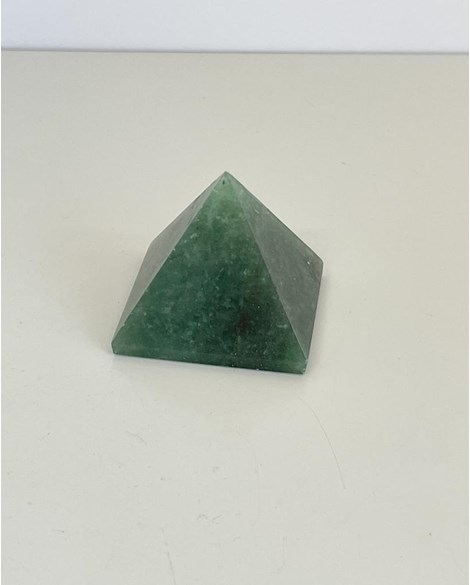 Pirâmide Quartzo Verde 115 gramas aprox.